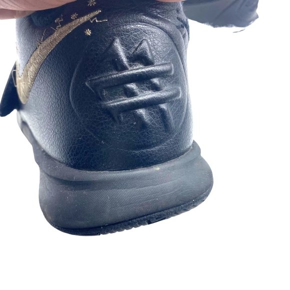 Nike Men 8.5 Black Hashtag Kyrie Flytrap 3‎ Basketball Shoes Sneakers main image 6